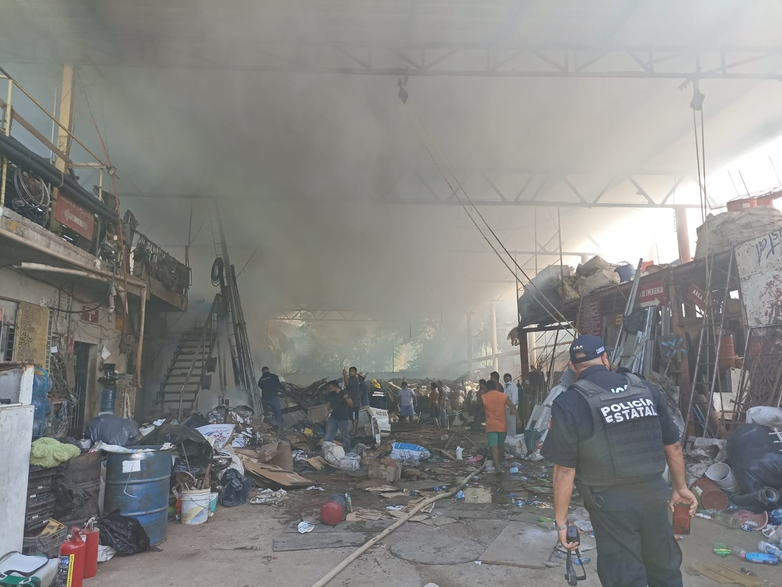 Este lugar es conocido por la compra y venta de chatarra, pet, papel, cartón entre otros materiales.