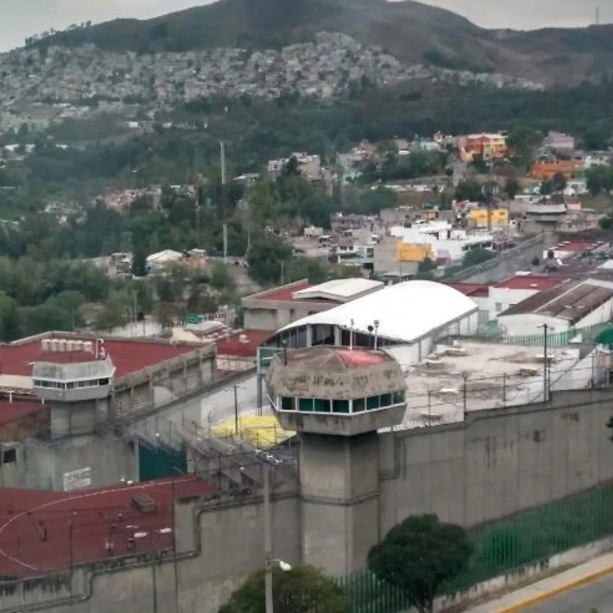 Explota tanque de gas en Penal de Barrientos; hay dos reos y un trabajador heridos