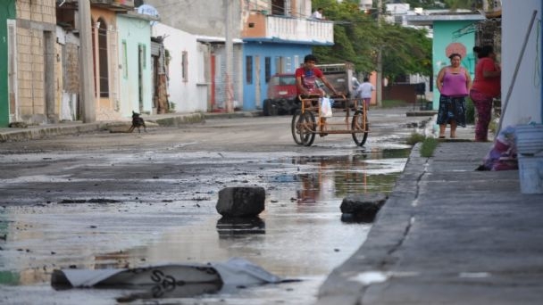 Los funcionarios que asisten a las áreas pobladas que afectan los manglares se sienten sorprendidos de la presencia cada vez mayor de viviendas