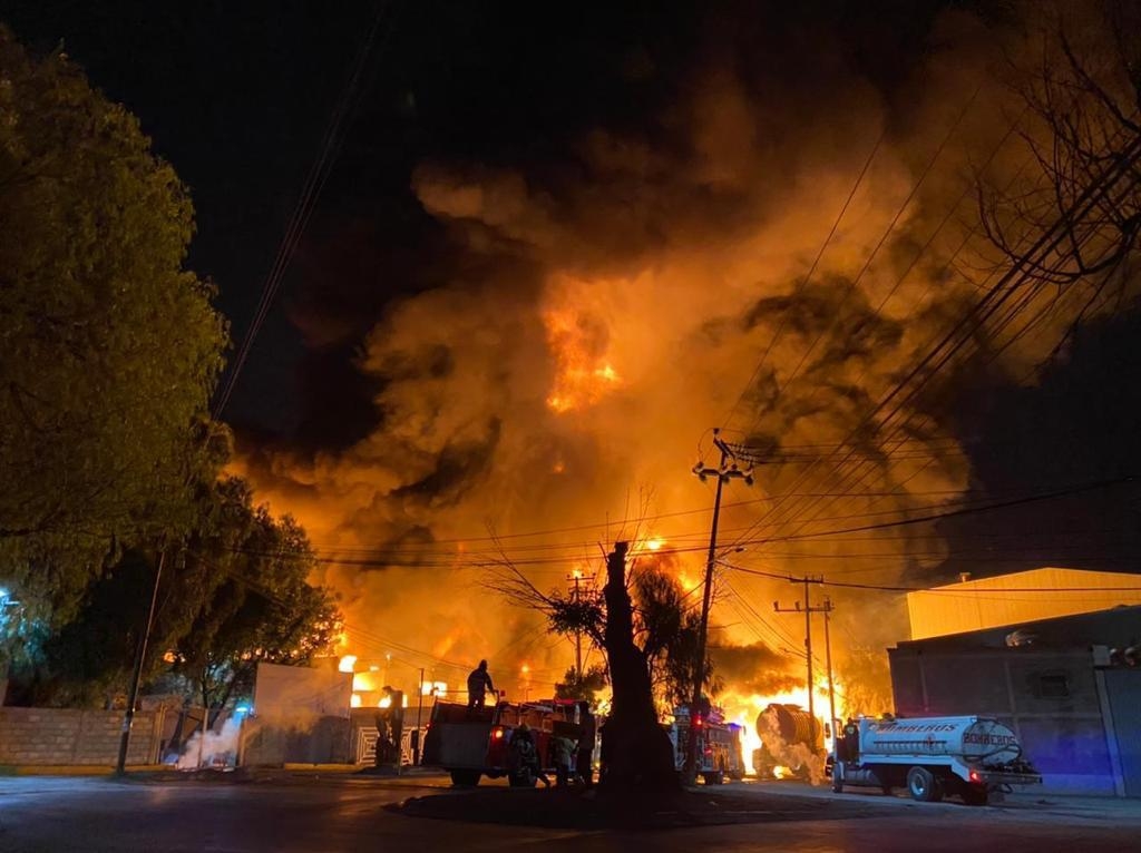 El incendio en una fábrica de Cuautitlán Izcalli dejó como saldo siete personas lesionadas, seis de ellas por quemaduras El incendio en una fábrica de Cuautitlán Izcalli dejó como saldo siete personas lesionadas, seis de ellas por quemaduras