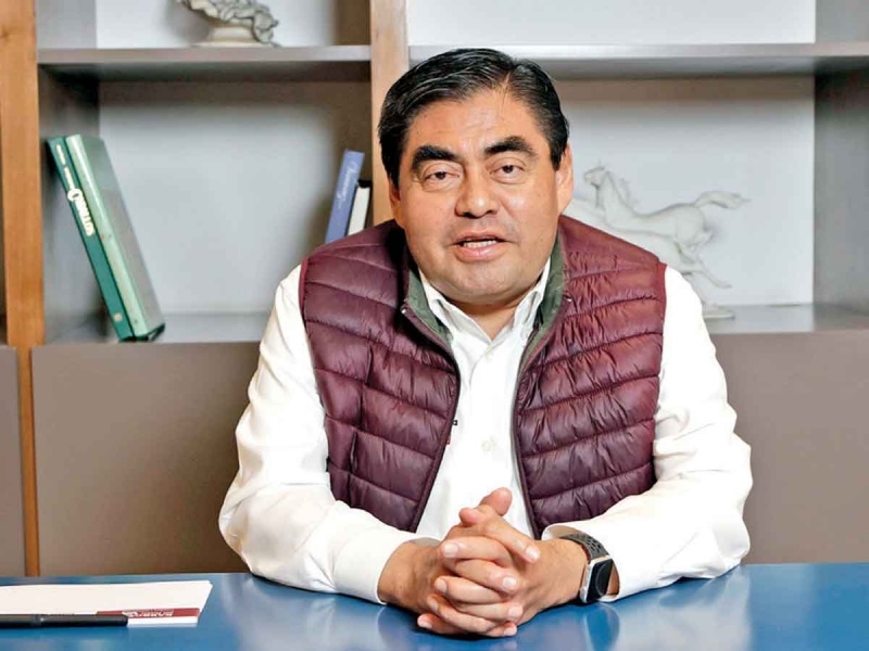 Miguel Barbosa, gobernador de Puebla, aseguró que a La Franja le robaron el partido en el Estadio Azteca Miguel Barbosa, gobernador de Puebla, aseguró que a La Franja le robaron el partido en el Estadio Azteca