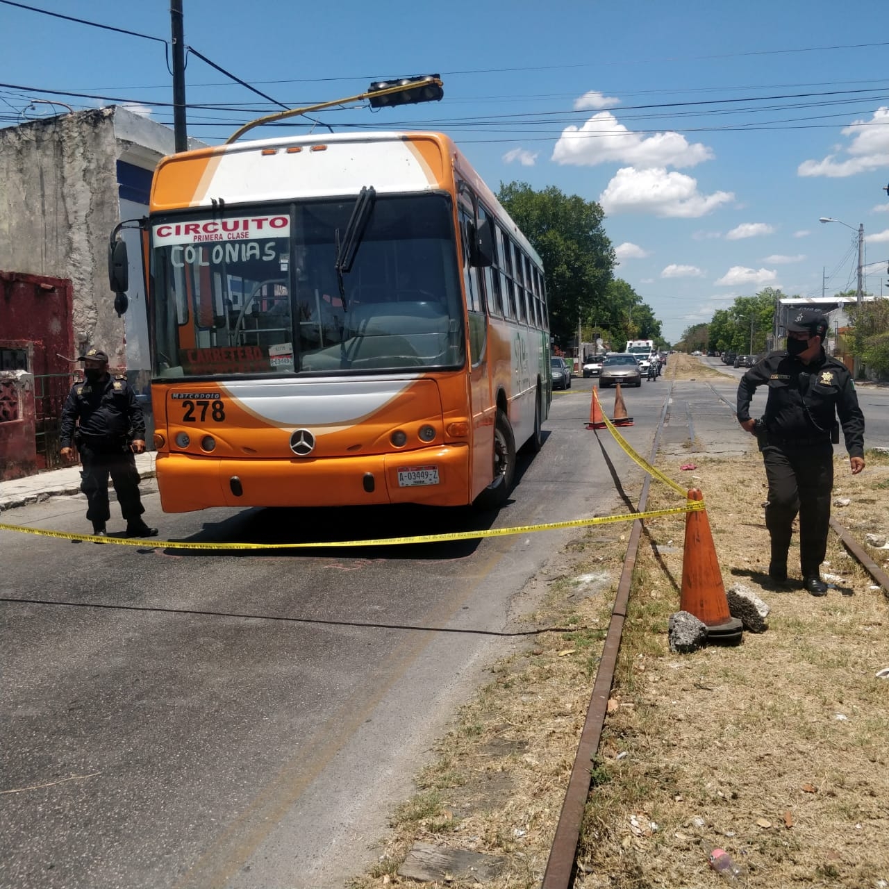 El incidente causó un tráfico vehicular en la zona, ya que elementos tuvieron que cerrar la arteria El incidente causó un tráfico vehicular en la zona, ya que elementos tuvieron que cerrar la arteria