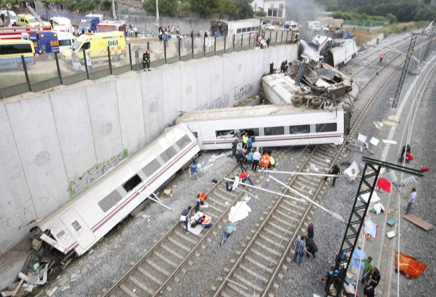 Un muerto y 80 heridos tras impactar un tren de mercancías con uno de pasajeros en Barcelona Un muerto y 80 heridos tras impactar un tren de mercancías con uno de pasajeros en Barcelona