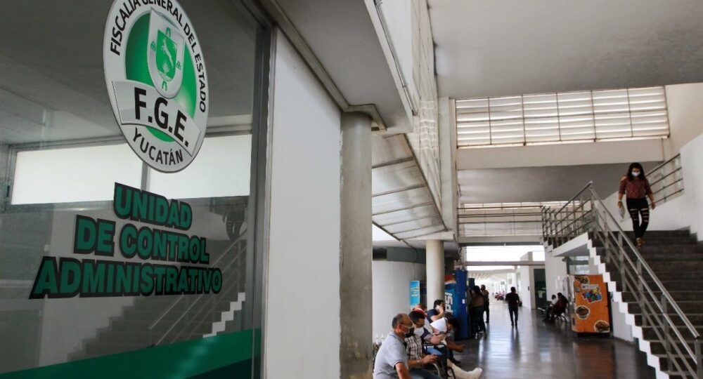 Perdió el control del móvil y atropelló a dos ciclistas sobre el Periférico de Mérida