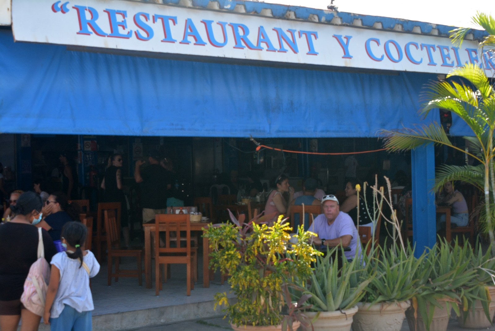 Restauranteros en Cancún señalaron que se sienten expuestos a la violencia que se vive en el destino turístico de Quintana Roo
Restauranteros en Cancún señalaron que se sienten expuestos a la violencia que se vive en el destino turístico de Quintana Roo