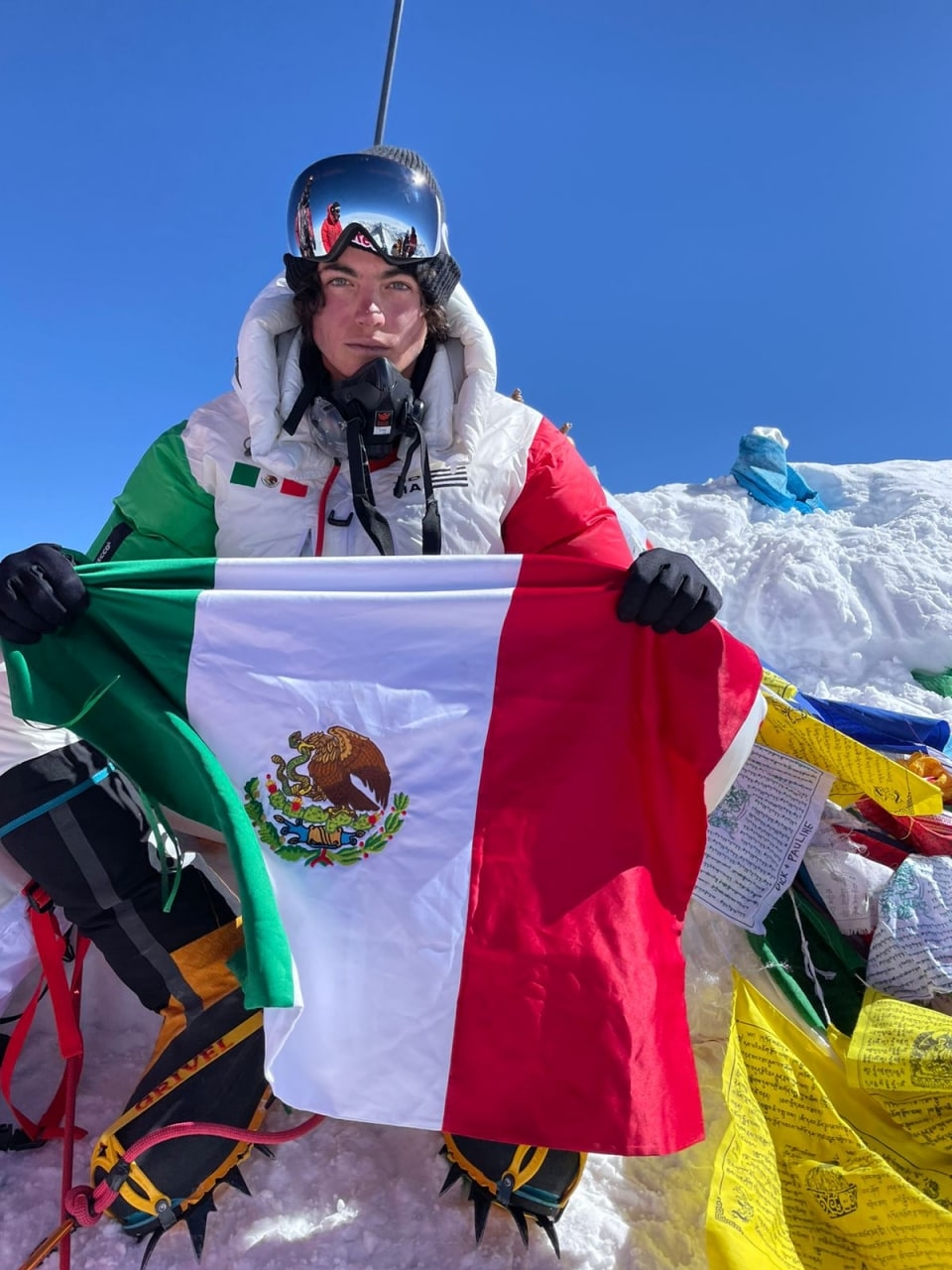 Juan Diego Martínez Álvarez rompió tres récords mundiales al subir el Monte Everest, la montaña más alta del mundo