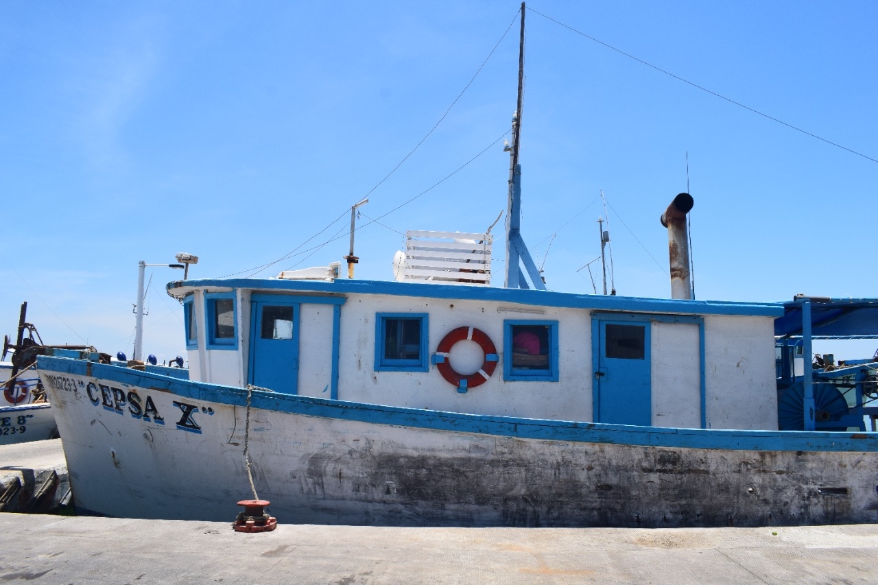 Un pescador bajó a la bodega y se envenenó, otros lo ayudaron y se quedaron afectados