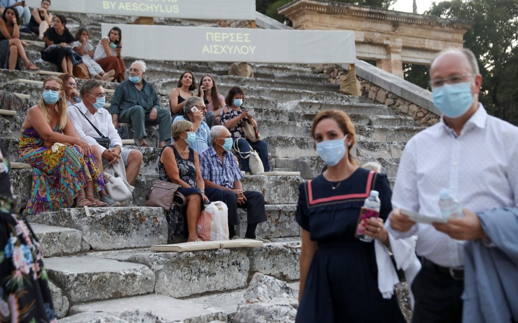 Grecia ya había eliminado el uso de cubreboca en espacios abiertos y ahora lo hará en espacios cerrados