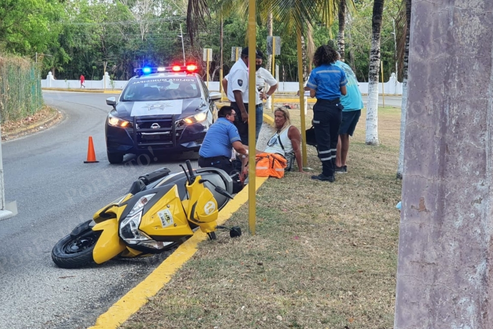 El turista fue llevado a un hospital de Cozumel para su atención médica inmediata tras el accidente de motocicleta El turista fue llevado a un hospital de Cozumel para su atención médica inmediata tras el accidente de motocicleta
