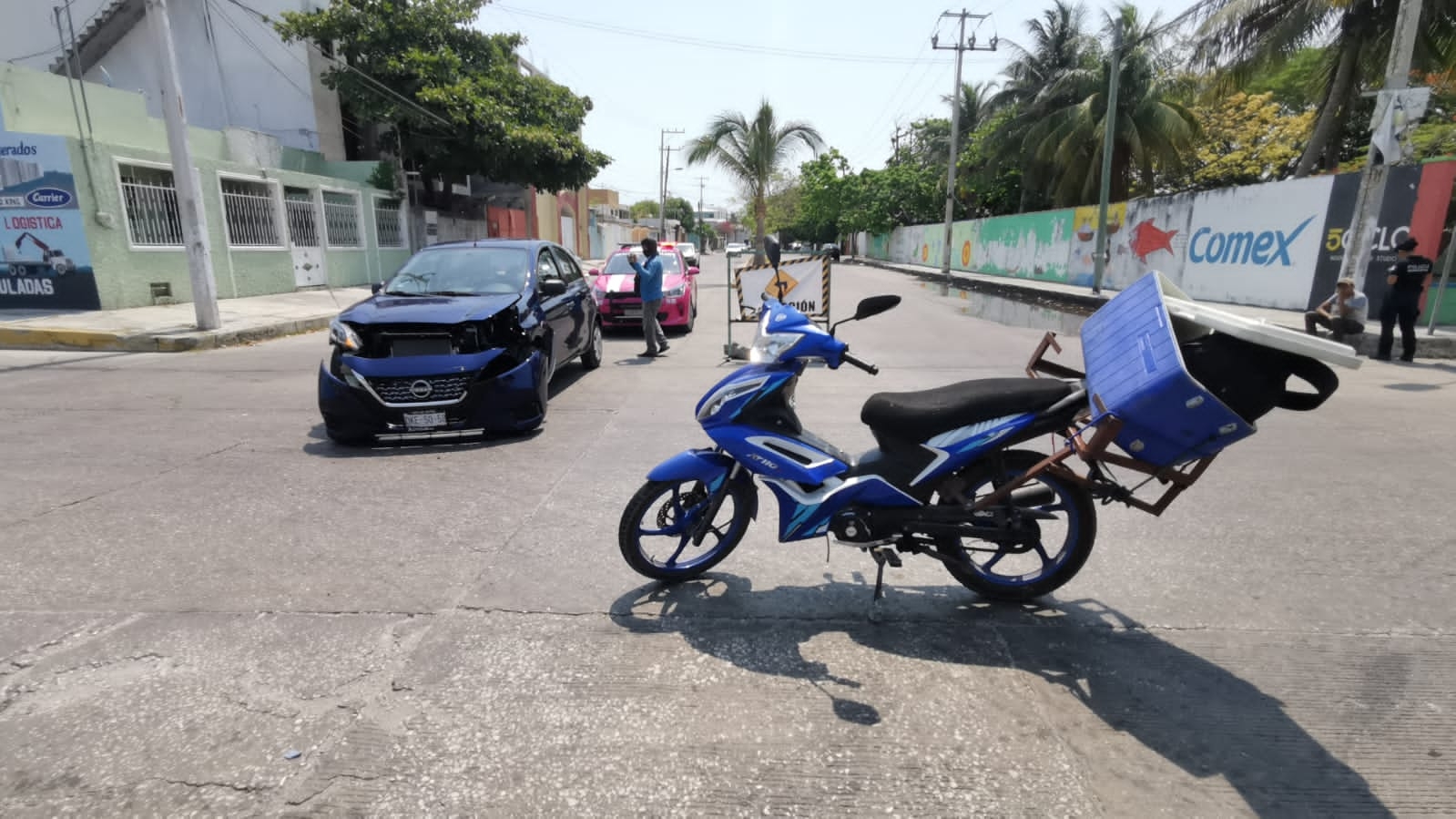 El conductor de la motocicleta no respetó la preferencia del vehículo y terminó impactado con el frente El conductor de la motocicleta no respetó la preferencia del vehículo y terminó impactado con el frente