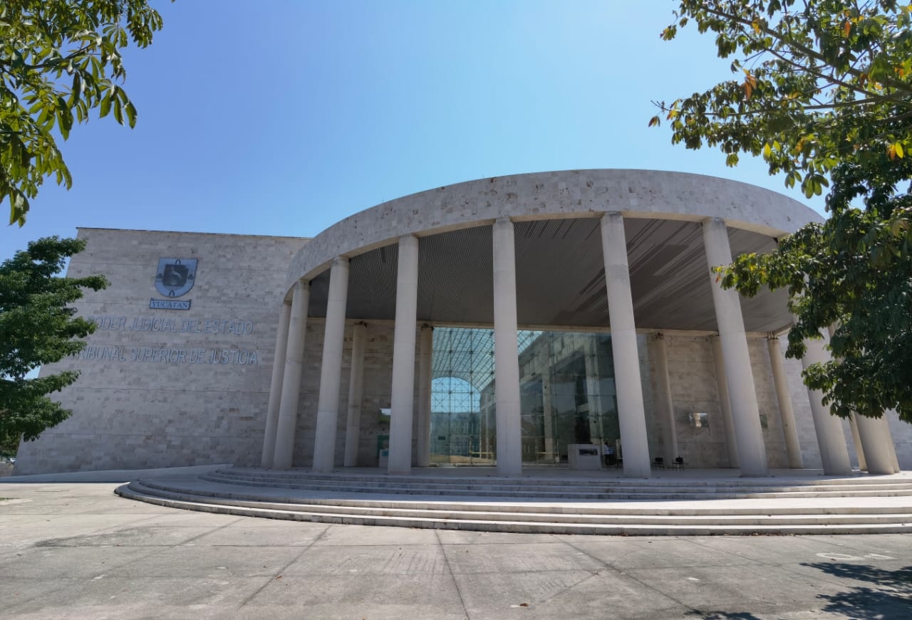 El Tribunal Superior del Estado recibió a una nueva Magistrada, pero recibió la solicitud de salida de 4 integrantes