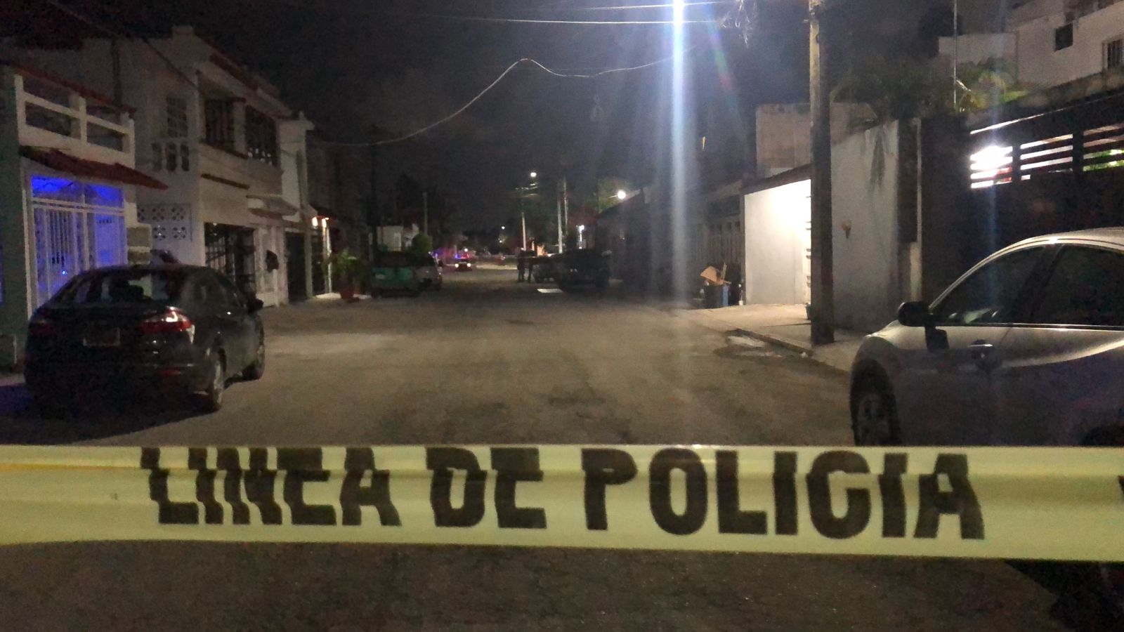 Afortunadamente, no hubo heridos, ya que el chofer se encontraba dentro de su vivienda cuando escucho las detonaciones Afortunadamente, no hubo heridos, ya que el chofer se encontraba dentro de su vivienda cuando escucho las detonaciones