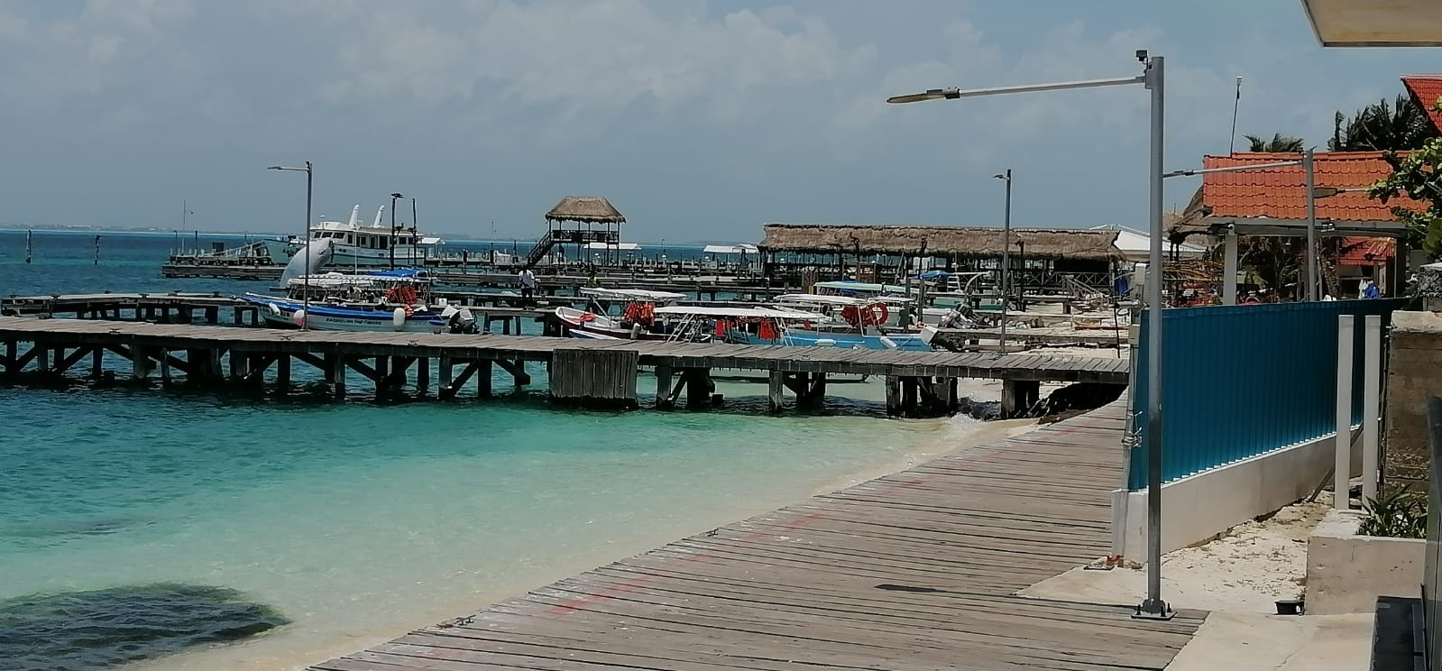 La Onda Tropical 1 afectará las costas de Quintana Roo durante el fin de semana con lluvias y rachas de viento fuertes, según el SMN