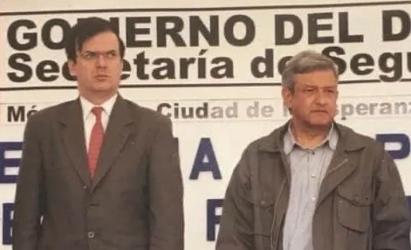 Marcelo Ebrard compartió una fotografía antigua con AMLO