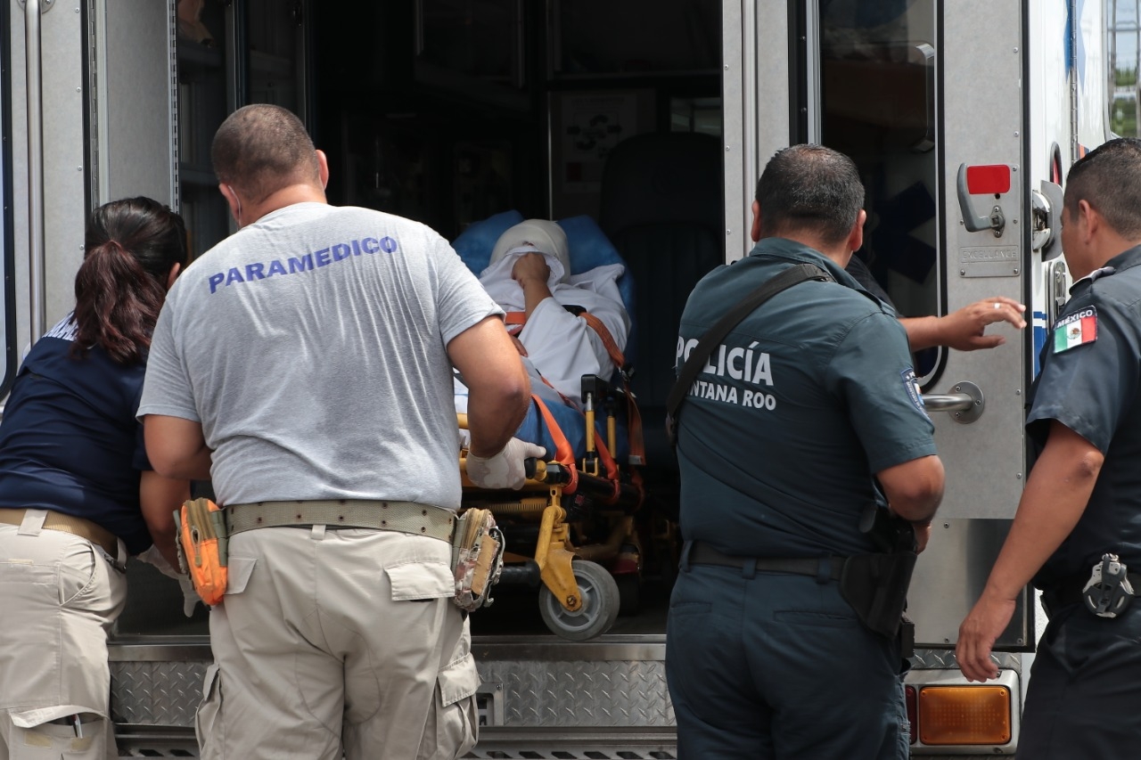 Cozumel: Hombre apuñala a su pareja en el pecho y cara, pero lo dejan libre
