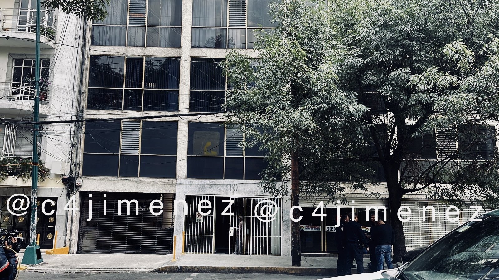 El domicilio donde ocurrió el tiroteo se encuentra en el número 10 de la calle Durango de la colonia Roma en CDMX. Foto: @C4jimenez El domicilio donde ocurrió el tiroteo se encuentra en el número 10 de la calle Durango de la colonia Roma en CDMX. Foto: @C4jimenez