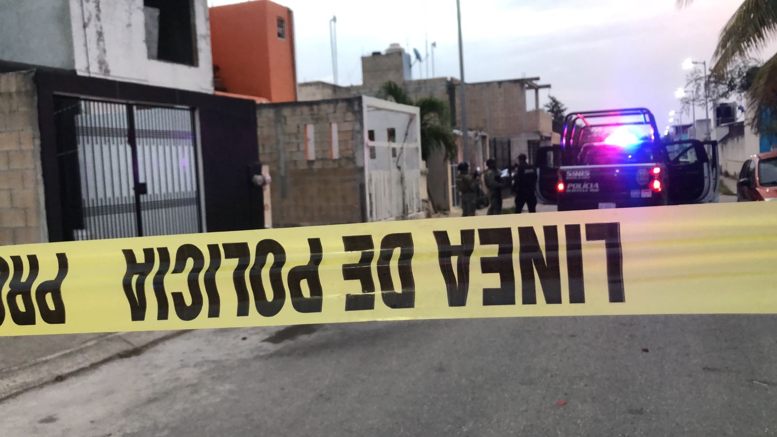 Los policías llegaron al sitio para cerrar el lugar Los policías llegaron al sitio para cerrar el lugar