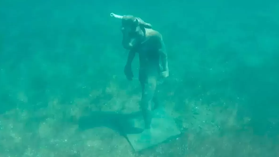 El minotauro fue visto a unos seis metros de la costa y a cuatro de la superficie El minotauro fue visto a unos seis metros de la costa y a cuatro de la superficie