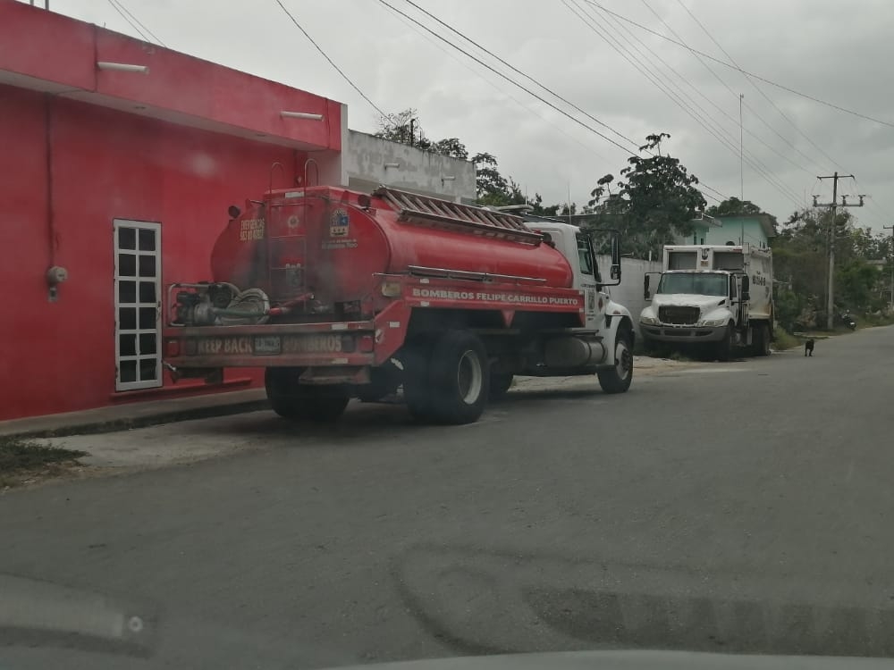 La unidad que usan los bomberos contra los incendios en Carrillo Puerto, permanece parada en el taller, sin que se sepa cuándo regresará a su funcionamiento