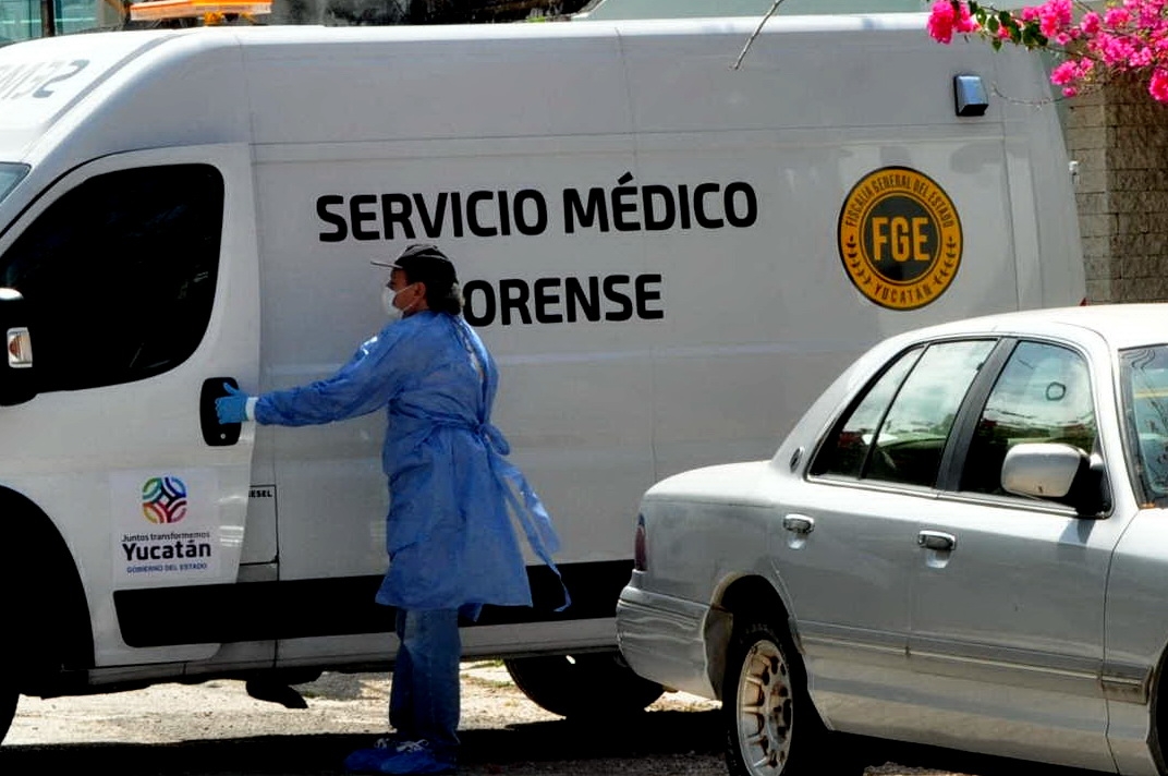 Uno de los ahora fallecidos fue encontrado suspendido del cuello dentro de su domicilio y el otro en un árbol de almendro