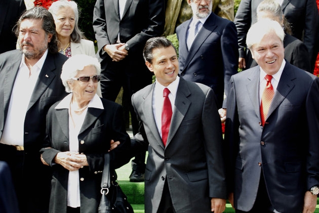 Guadalupe Rhon de Hank fue esposa de Carlos HAnk González, exgobernador del Estado de México Guadalupe Rhon de Hank fue esposa de Carlos HAnk González, exgobernador del Estado de México