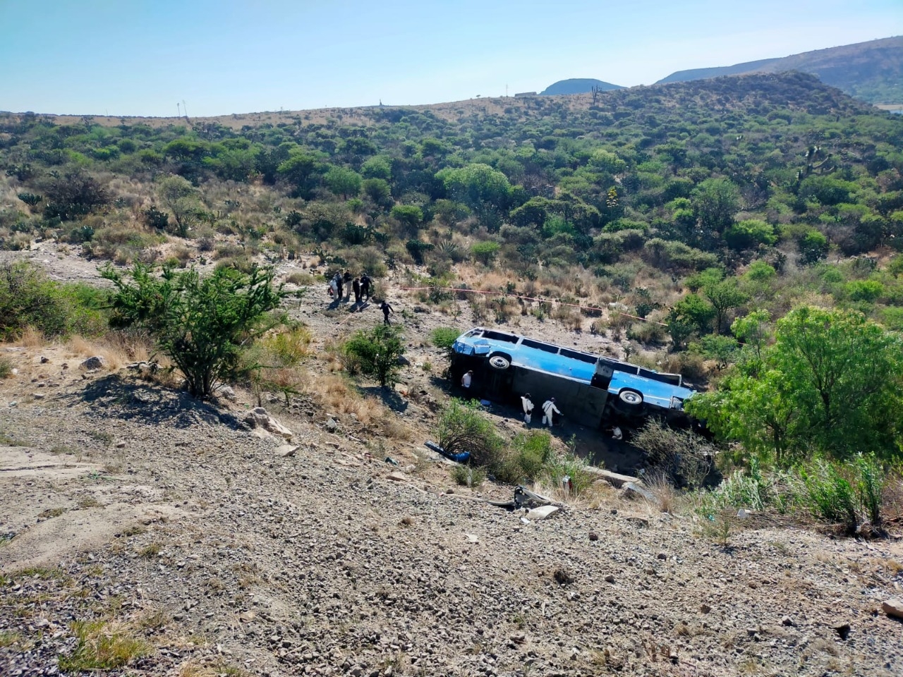 El autobús accidentado en Mexquitic de Carmona trasladaba a migrantes de Honduras, El Salvador y Cuba El autobús accidentado en Mexquitic de Carmona trasladaba a migrantes de Honduras, El Salvador y Cuba