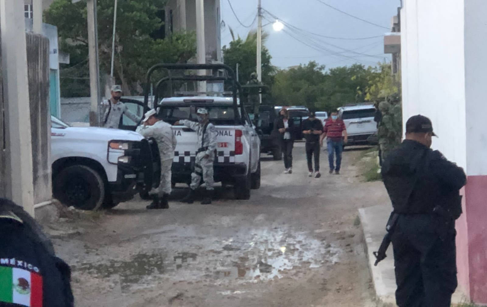Se informó que este operativo se realiza en bodegas de una persona conocida como "Malvado", el cual no es la primera vez Se informó que este operativo se realiza en bodegas de una persona conocida como "Malvado", el cual no es la primera vez