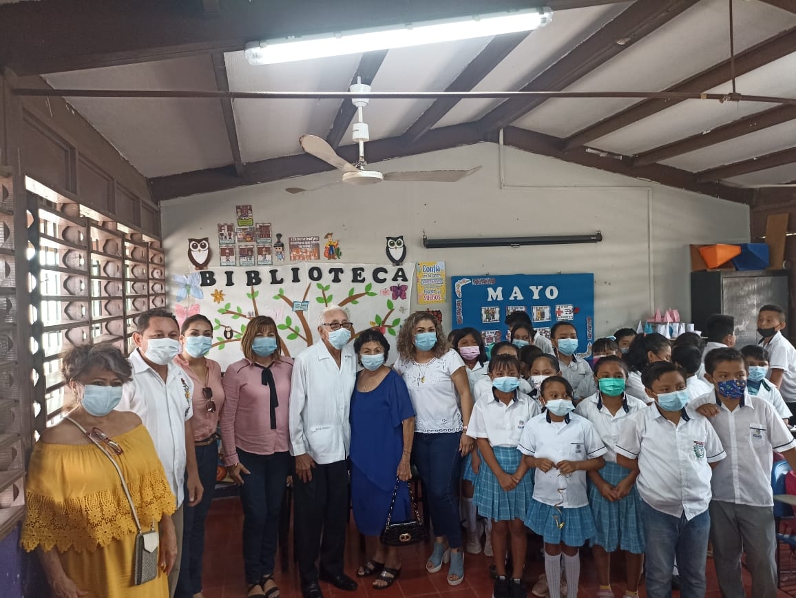 De igual forma, durante el evento se inauguraron 12 bibliotecas distribuidas en las aulas del plantel De igual forma, durante el evento se inauguraron 12 bibliotecas distribuidas en las aulas del plantel