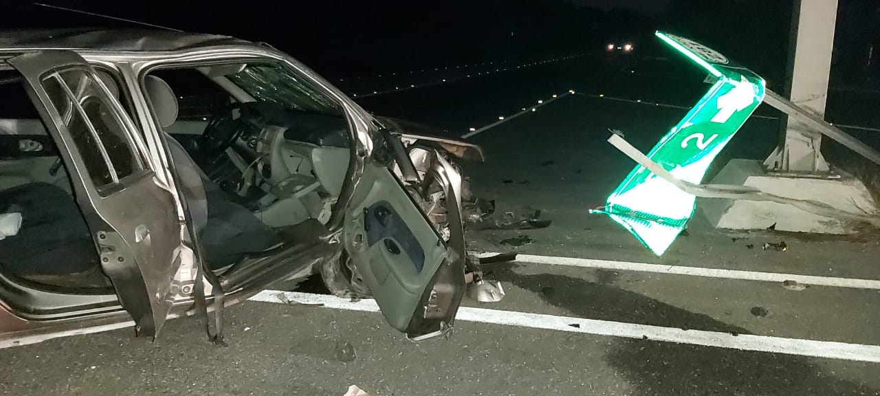 Al lugar llegó un elemento de la Guardia Nacional para delimitar el área y evitar otro accidente Al lugar llegó un elemento de la Guardia Nacional para delimitar el área y evitar otro accidente