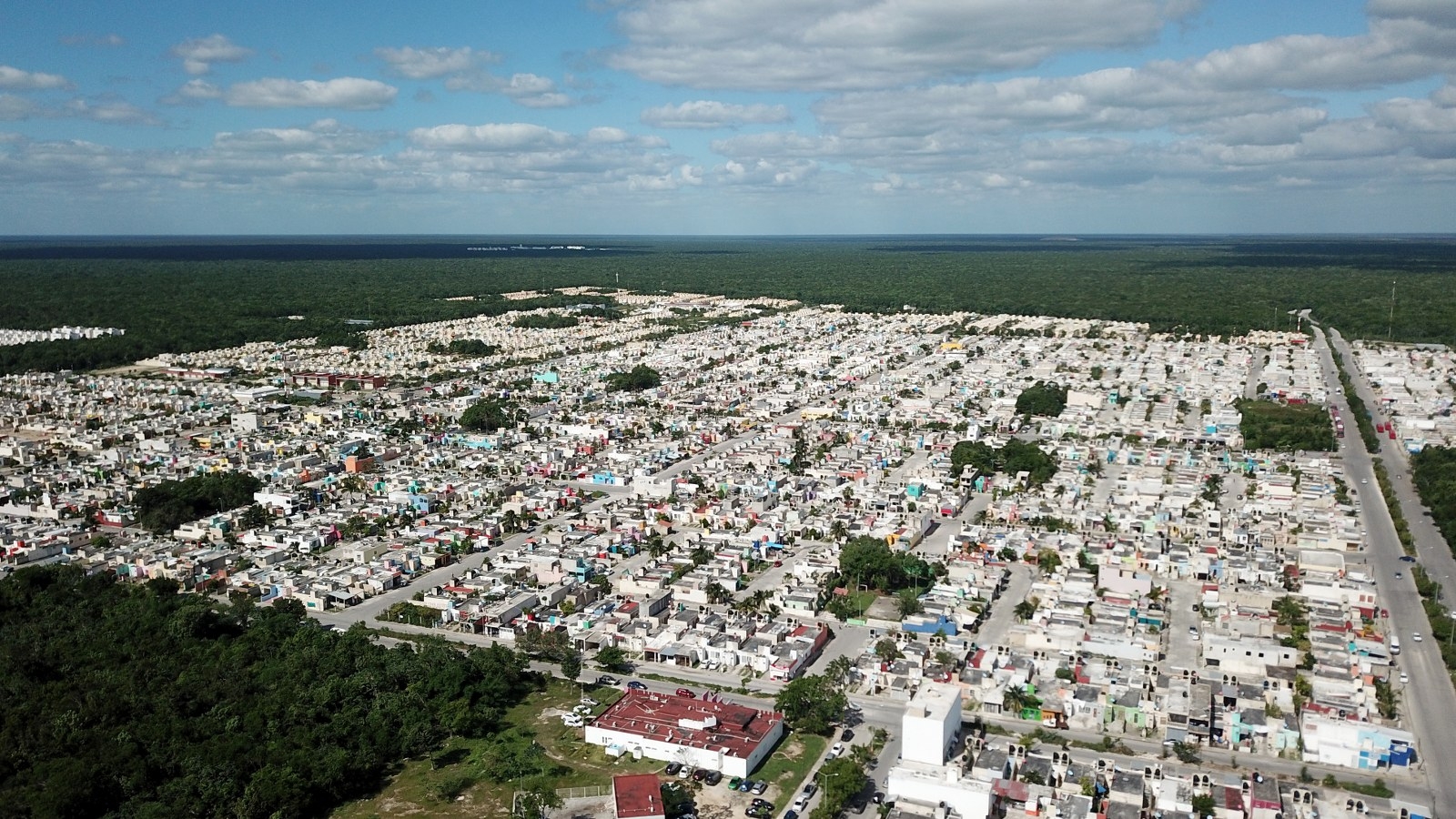 Algunas zonas de Cancún amanecieron sin energía eléctrica tras los apagones registrados en Quintana Roo, Campeche y Yucatán