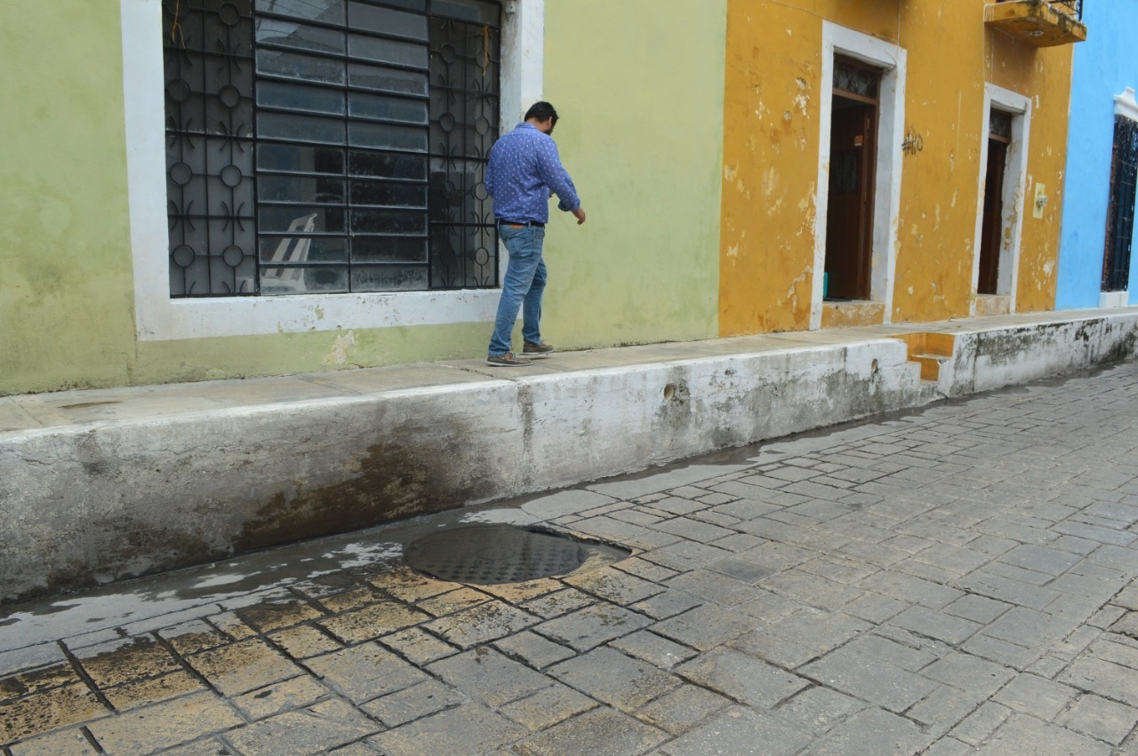 Dos personas murieron electrocutadas al pisar un registro de la CFE en Campeche