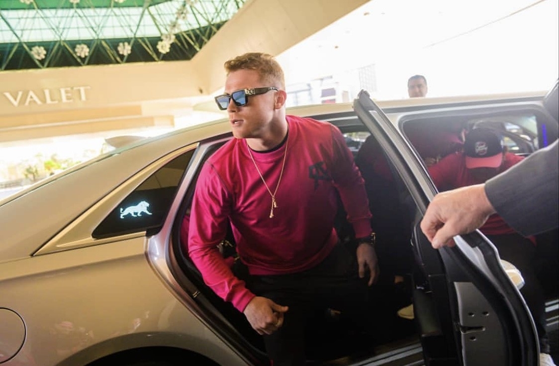 ¿Cuánto cuesta el auto en el que llegó 'El Canelo' Álvarez al partido Atlas y Pachuca?