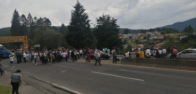 El bloqueo se realizó en ambos sentidos a la altura del kilometro 22. Foto: Twitter El bloqueo se realizó en ambos sentidos a la altura del kilometro 22. Foto: Twitter