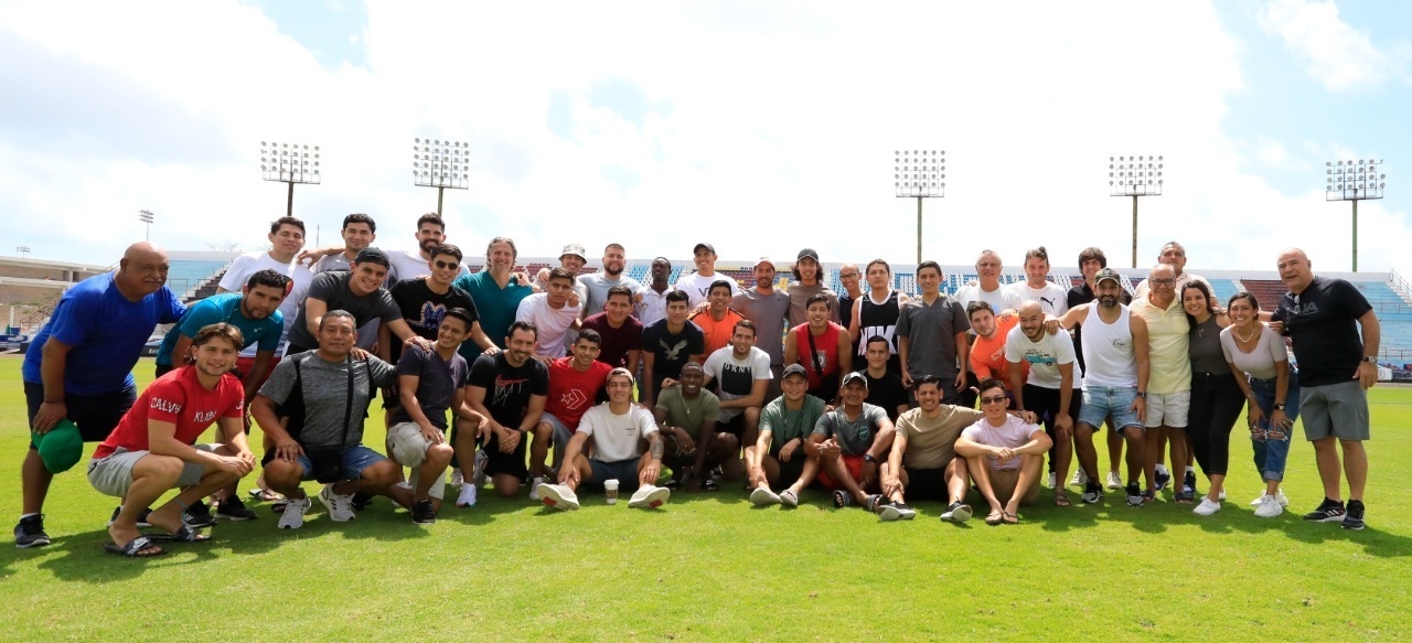 Al final de la charla entre cuerpo técnico y jugadores, el equipo se tomó la foto del recuerdo