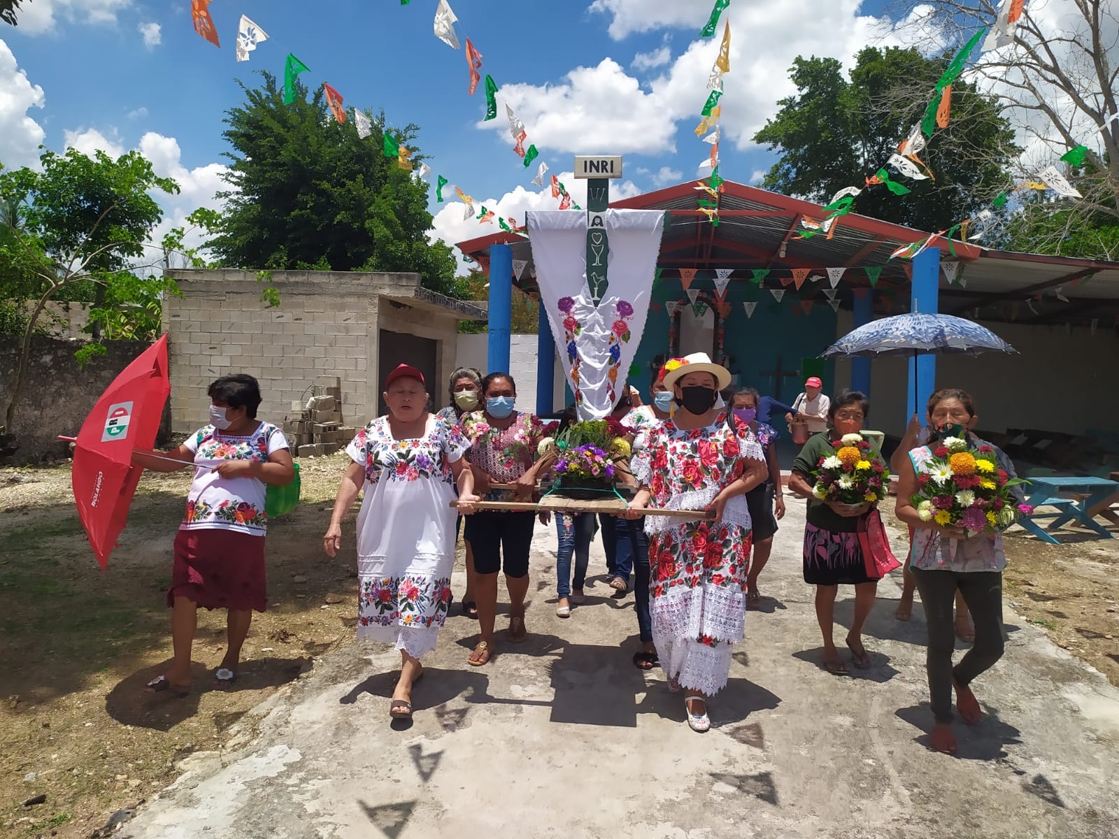 Después de dos años, realizan procesión en honor a la Santa Cruz en Tizimín
