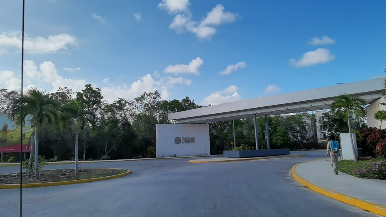 Muere trabajador de obra al caerle encima un cristal en Playa del Carmen