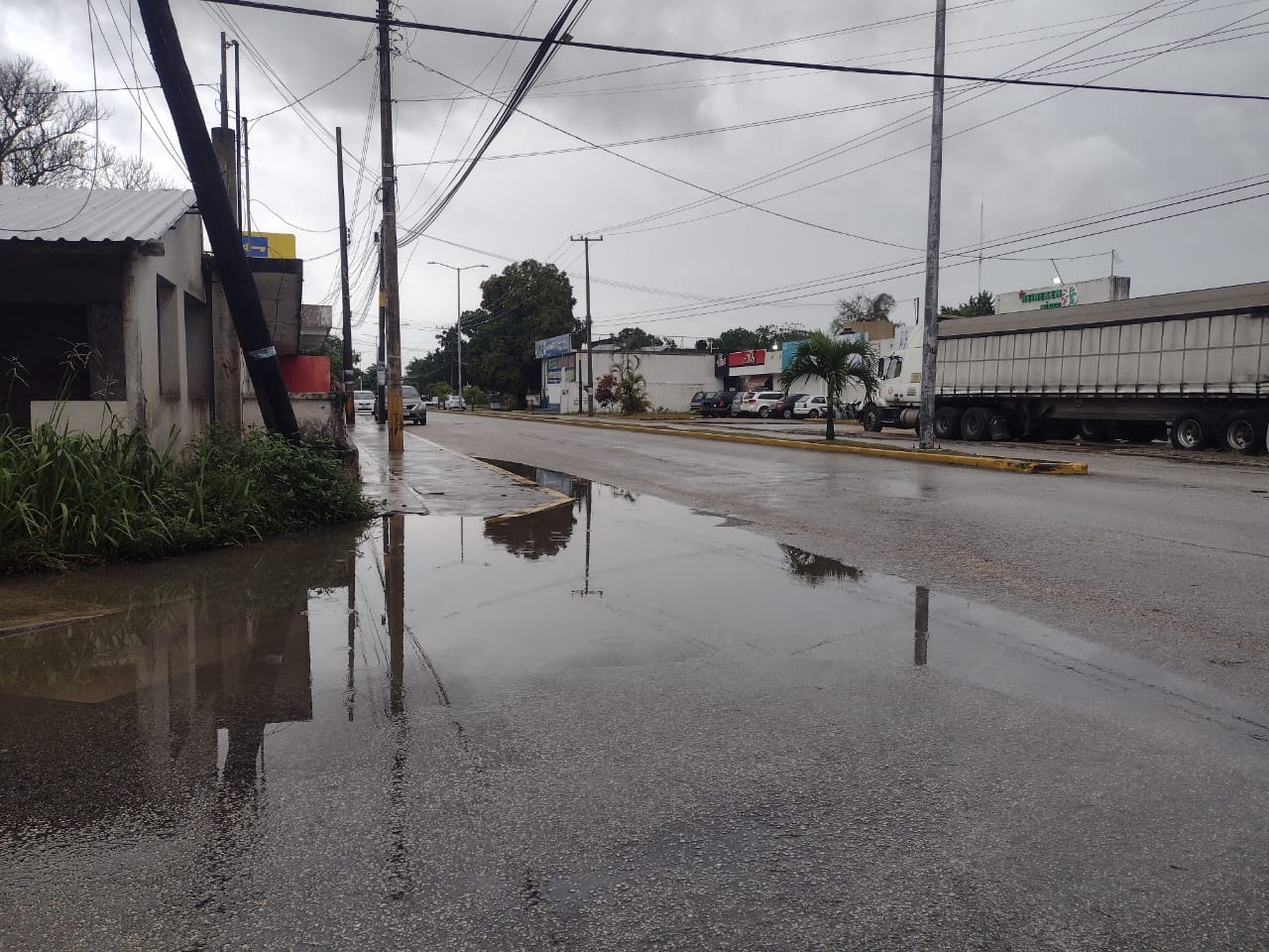 Algunas calles del municipio de Felipe Carrillo Puerto, en Quintana Roo, lucieron con acumulación de agua de lluvia este 30 de mayo
