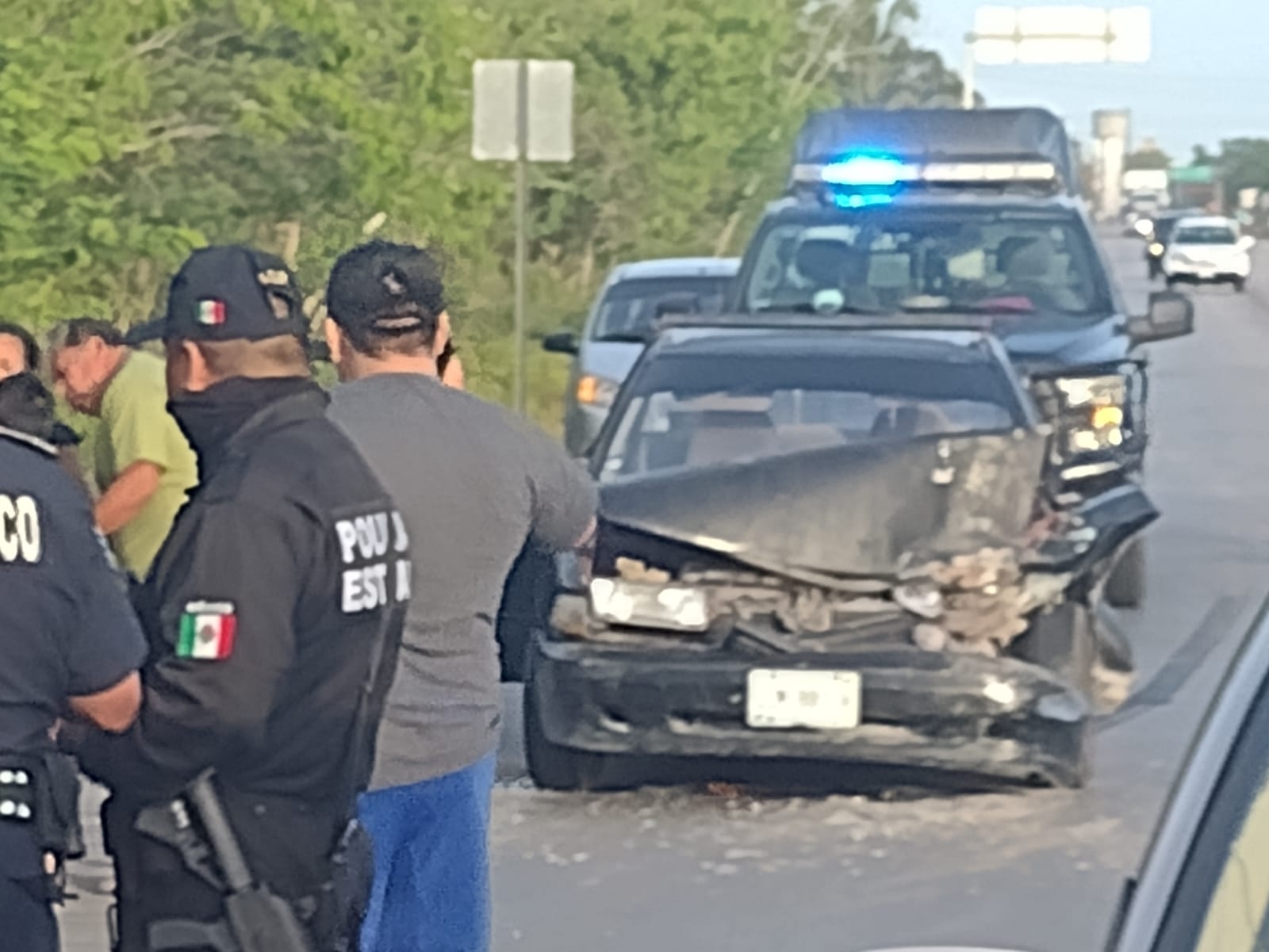 Al lugar llegaron elementos policiales, así como paramédicos para brindar los primeros auxilios