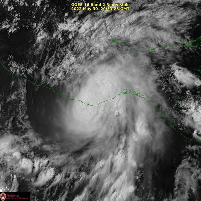 El Huracán Agatha tocó tierra a las 15:50 horas apróximadamente. Foto: Sky Storm
