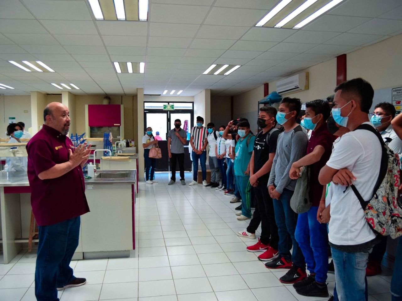 Hay cerca de 300 alumnos inscritos que provienen de comunidades Hay cerca de 300 alumnos inscritos que provienen de comunidades