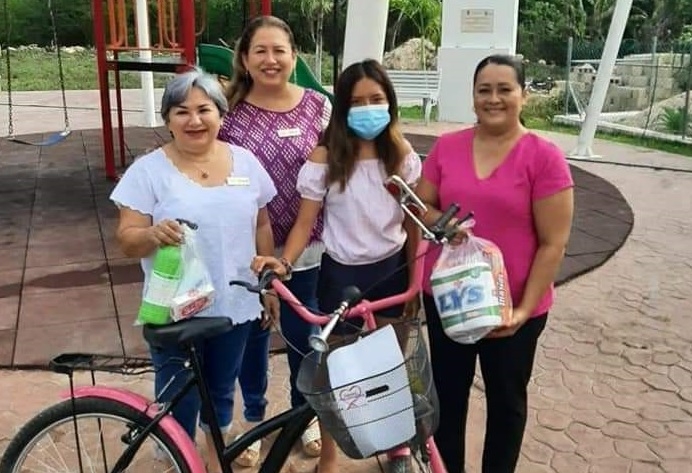María Cab Caamal camina 4.5 km para ir a la escuela en la comisaría de Popolá, y la misma distancia para regresar a su casa