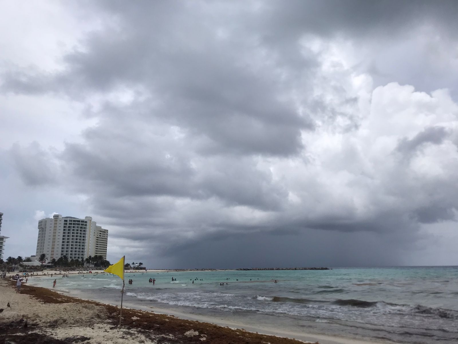 Se forma una zona de baja presión en el Atlántico al Este de Quintana Roo