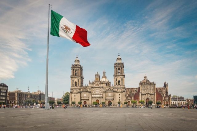 El Zócalo de la Ciudad de México será un área libre de tabaco El Zócalo de la Ciudad de México será un área libre de tabaco