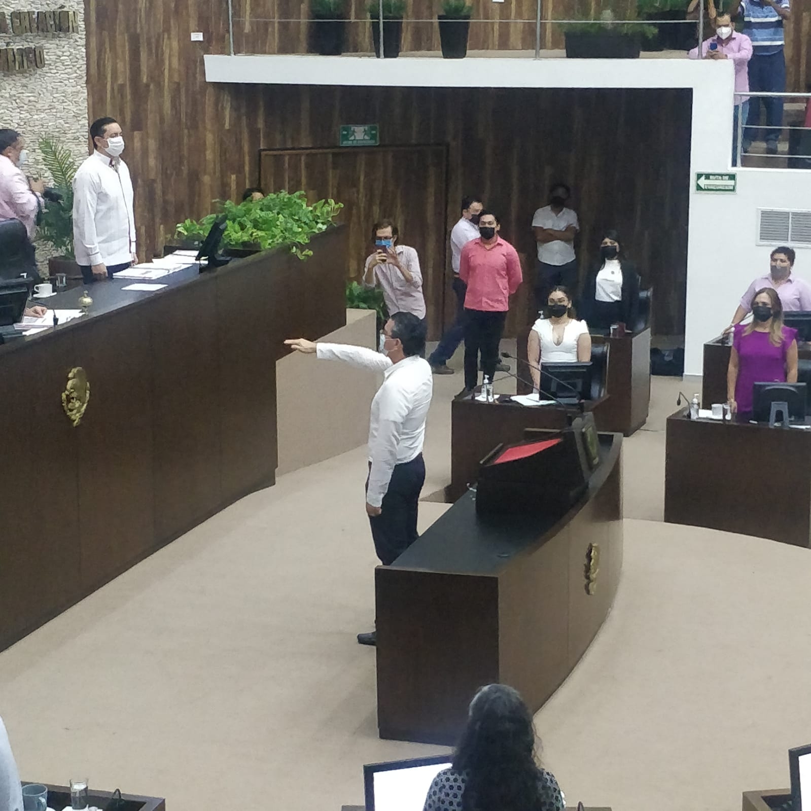 Previo a su nombramiento, cuatro diputados de Morena pidieron la voz en el estrado para manifestar su desacuerdo Previo a su nombramiento, cuatro diputados de Morena pidieron la voz en el estrado para manifestar su desacuerdo