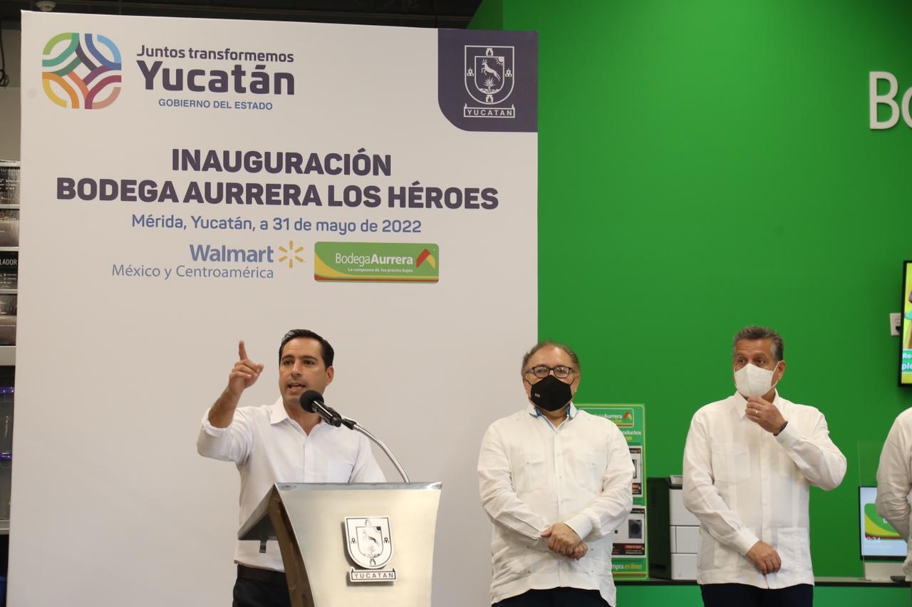 El gobernador estuvo acompañado del secretario de Fomento Económico, Ernesto Herrera