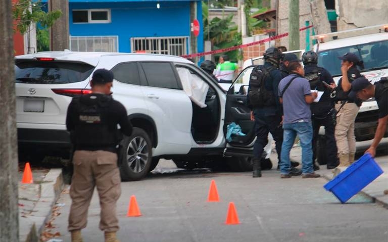 El servidor público usó su vehículo para atropellar a sus atacantes
El servidor público usó su vehículo para atropellar a sus atacantes