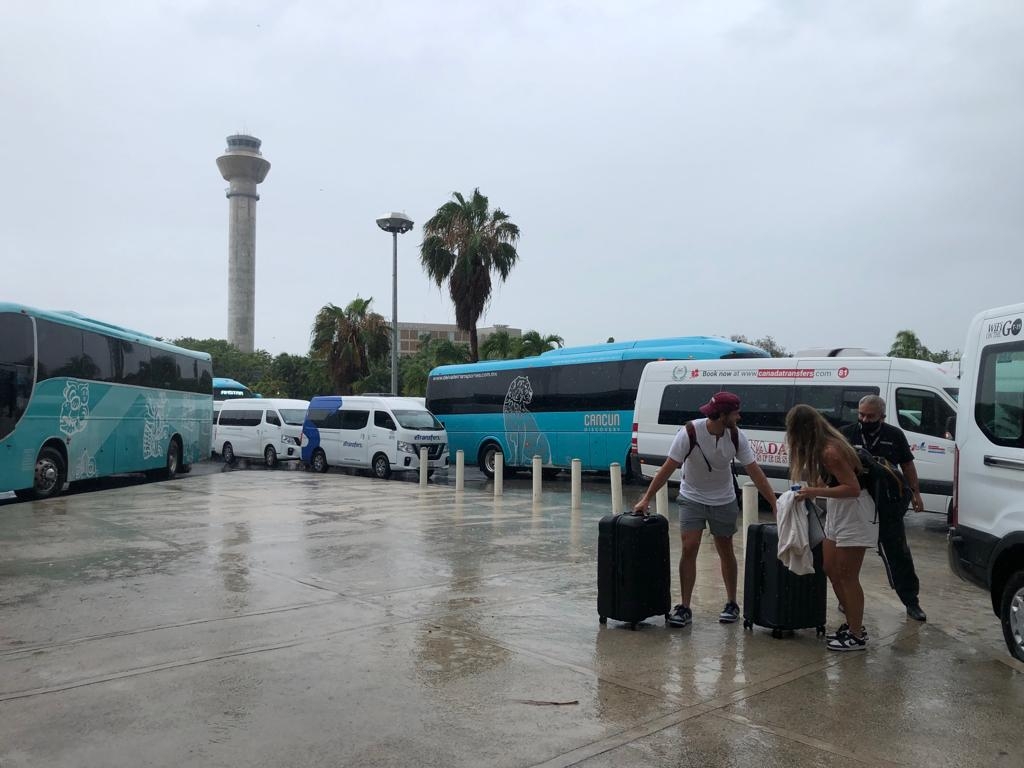 Lluvias aisladas podrían generarse a lo largo del día en Cancpun por el canal de baja presión que hay en el Mar Caribe, seg´pun el SMN Lluvias aisladas podrían generarse a lo largo del día en Cancpun por el canal de baja presión que hay en el Mar Caribe, seg´pun el SMN