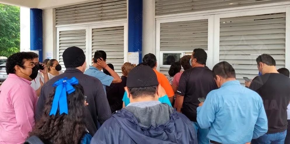 Los padres de familia de una escuela en Coatzacoalcos, Veracruz, tuvieron temor por una amenaza de tiroteo en redes sociales Los padres de familia de una escuela en Coatzacoalcos, Veracruz, tuvieron temor por una amenaza de tiroteo en redes sociales