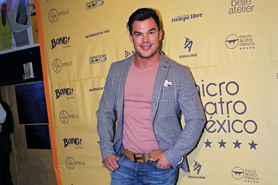 César Ureña se ha desempeñado principalmente en televisión y teatro, y es conocido por su participación en el show de Solo para mujeres.