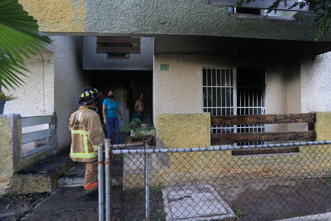 Reportan incendio en un departamento de la Supermanzana 38 de Cancún